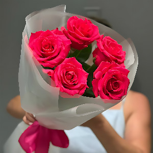 Bouquet "Bright Accent" with Fuchsia Roses with delivery Magnitogorsk
