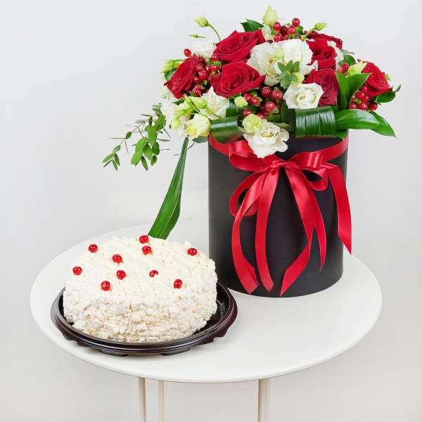 Red rose 50 cm - 15, lisianthus - 8, Round flower box medium, Oasis, Film, Ruscus, Aspidistra (1 pc.), Hypericum, Eucalyptus parvifolia (1 pc.), Cake in assortment, Ribbon