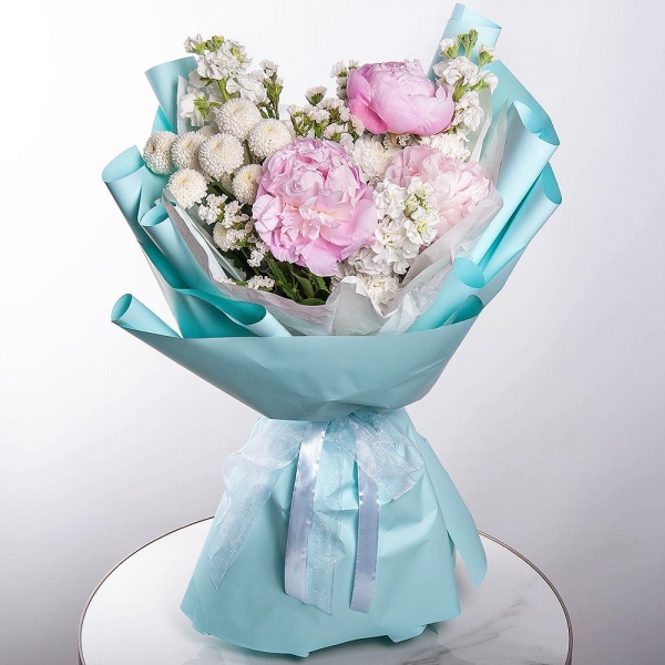 Peony pink - 3, White Matthiola - 3, Baltica White Spray Chrysanthemum - 3, Newton White Spray Chrysanthemum - 2, White statice, Wrapping Paper