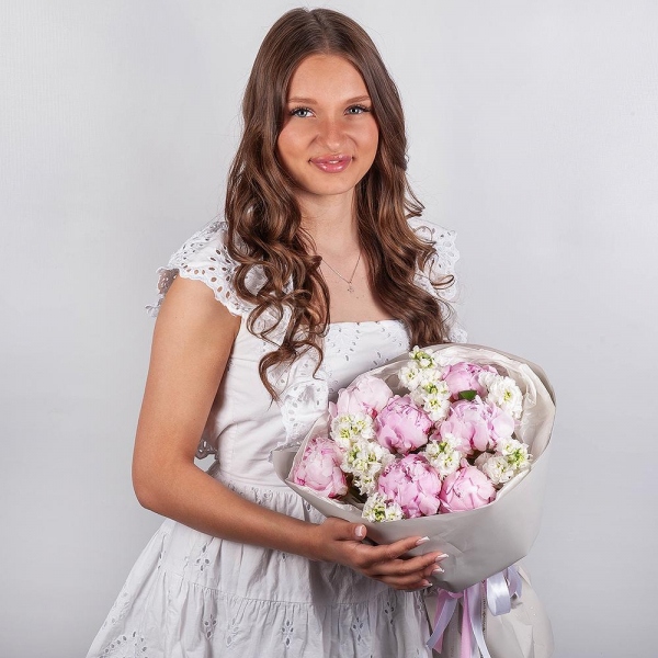 Пион розовый - 7, Маттиола белая - 18, Современная упаковка