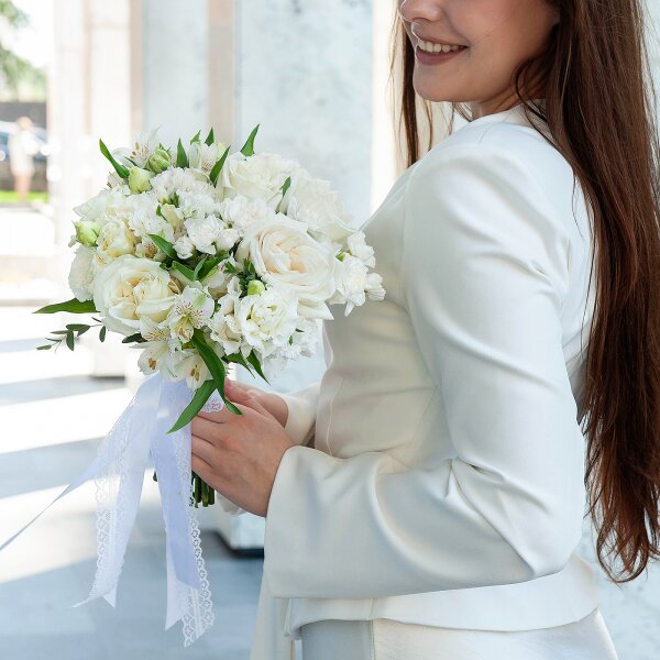 White rose 50 cm Ecuador - 7, Alstromeria white, soft pink - 9, lisianthus - 3, White spray carnation - 5, White Matthiola - 1, Carnation white, cream - 9, Ribbon