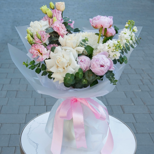 Magnum White Chrysanthemum - 1, White rose 50 cm Ecuador - 9, Peony pink - 4, Pink Lisianthus (Eustoma) - 3, White Matthiola - 3, Eucalyptus populus (1 pc.), Wrapping Paper