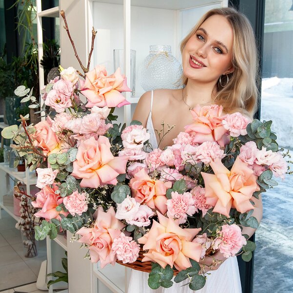 Pink rose 70 cm Ecuador  - 13, Pink Lisianthus (Eustoma) - 4, Pink carnation - 25, Medium Basket, Oasis, Limonium (1 pc.), Eucalyptus