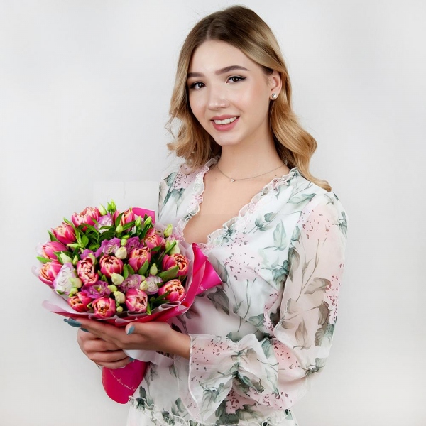 Pink Lisianthus (Eustoma) - 3, Pink tulip - 21, Pistachio, Wrapping Paper