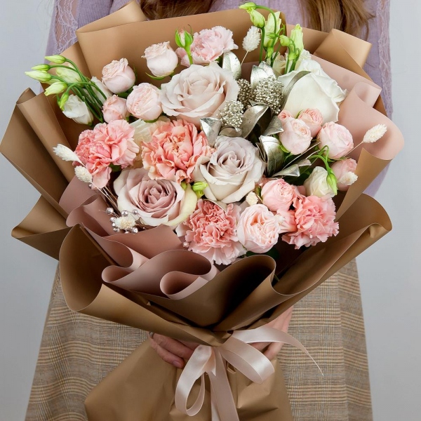 Rose Powder 50 cm Ecuador (Quicksand, Menta) - 5, lisianthus - 4, White rose 50 cm - 3, Peony sprayrose - 4, Pink carnation - 8, Dried flowers decor, Wrapping Paper