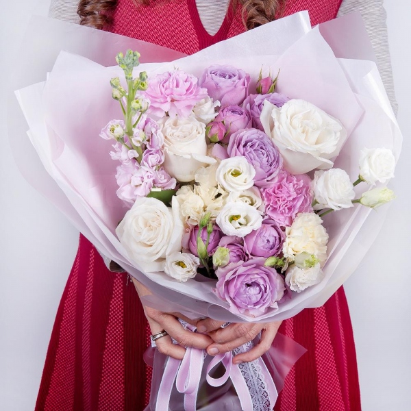 Carnation white, cream - 4, Spray peony rose Misty Bubbles, 50 cm - 3, White rose 50 cm - 5, lisianthus - 4, Matthiola Lilac - 2, Pink carnation - 4, Wrapping Paper