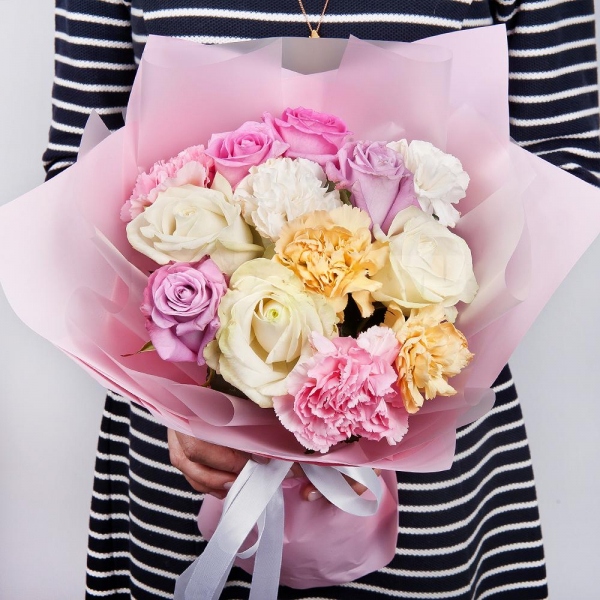 White rose 50 cm - 3, Pink rose 50 cm - 5, Yellow carnation - 2, Carnation white, cream - 3, Pink carnation - 3, Wrapping Paper, Ribbon