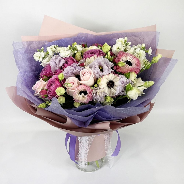 White anemone - 5, Spray peony rose Misty Bubbles, 50 cm - 3, lisianthus - 1, White Matthiola - 3, Pink rose 50 cm - 5, Purple Lisianthus (Eustoma) - 1, Pistachio, Wrapping Paper