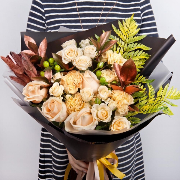 Rose Cream 50 cm - 9, Spray rose: white, cream, light pink 50 cm - 4, Carnation white, cream - 9, Hypericum, Fern (1 pc.), Ruscus, Dried flowers decor, Wrapping Paper