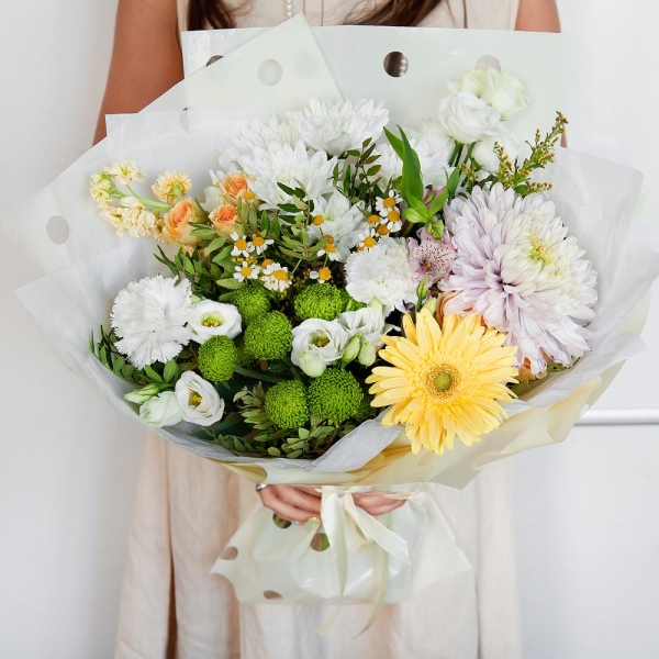 Chamomile - 1, Baltica White Spray Chrysanthemum - 2, Athos pom Feeling Green - 1, Alstromeria white, soft pink - 2, lisianthus - 2, Spray rose: white, cream, light pink 50 cm - 2, White Matthiola - 2, Carnation white, cream - 3, Magnum Purple Chrysanthemum - 1, Gerbera yellow - 1, Solidago (1 pc.), Pistachio, Wrapping Paper