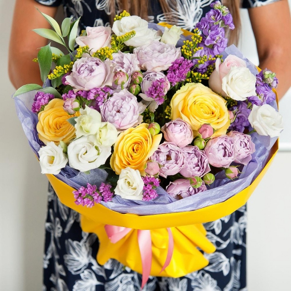 Yellow rose 50 cm - 4, Pink rose 50 cm - 5, Matthiola Lilac - 3, lisianthus - 3, Spray peony rose Lavander, 50 cm - 2, Solidago (1 pc.), Pink Statice, Ruscus, Wrapping Paper