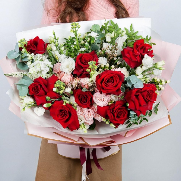 Rose Red 50 cm Ecuador - 11, Peony sprayrose - 4, White spray carnation - 6, White Matthiola - 7, lisianthus - 6, Hypericum, Waxflower (1 pc.), Veronica spray, Pistachio, Eucalyptus Cinerea, Wrapping Paper
