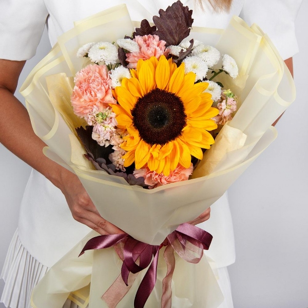 Sunflower - 1, Newton White Spray Chrysanthemum - 3, Pink carnation - 7, Pink Matthiola - 2, Salal, Wrapping Paper